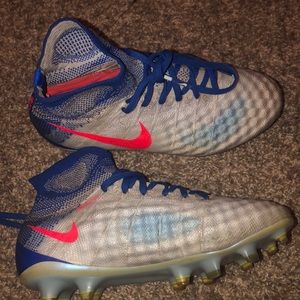 Size 6.5 (in Women’s) soccer cleats